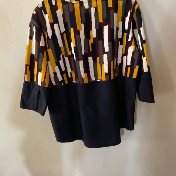 COS medium Colorblock navy top. - Picture 4 of 4